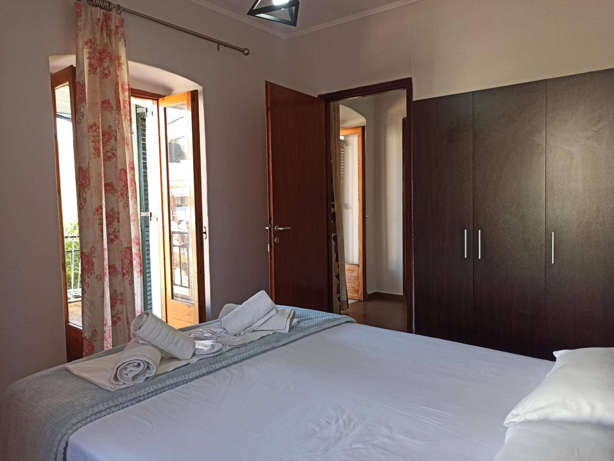 Poseidon Apartments Гайос Экстерьер фото
